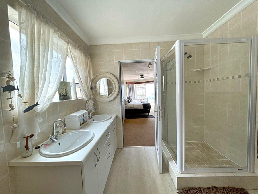3 Bedroom Property for Sale in Jeffreys Bay Central Eastern Cape